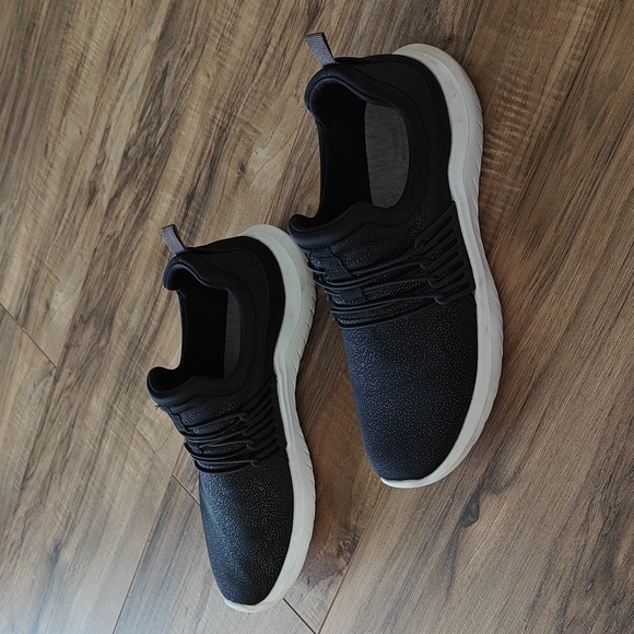 EUC Clark's Metallic Black slip-on sneakers - Picture 5 of 7